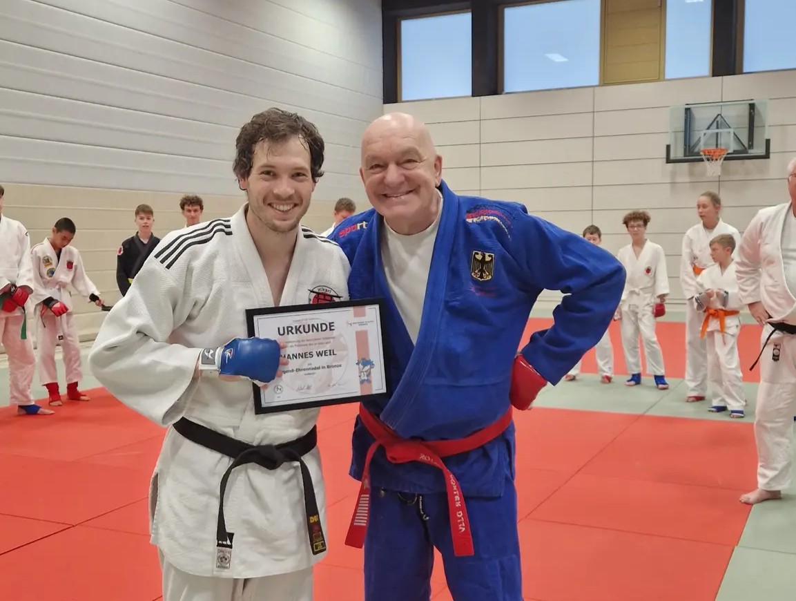 Präsident ehrt Hannes Weil für erfolgreiche Jugendarbeit