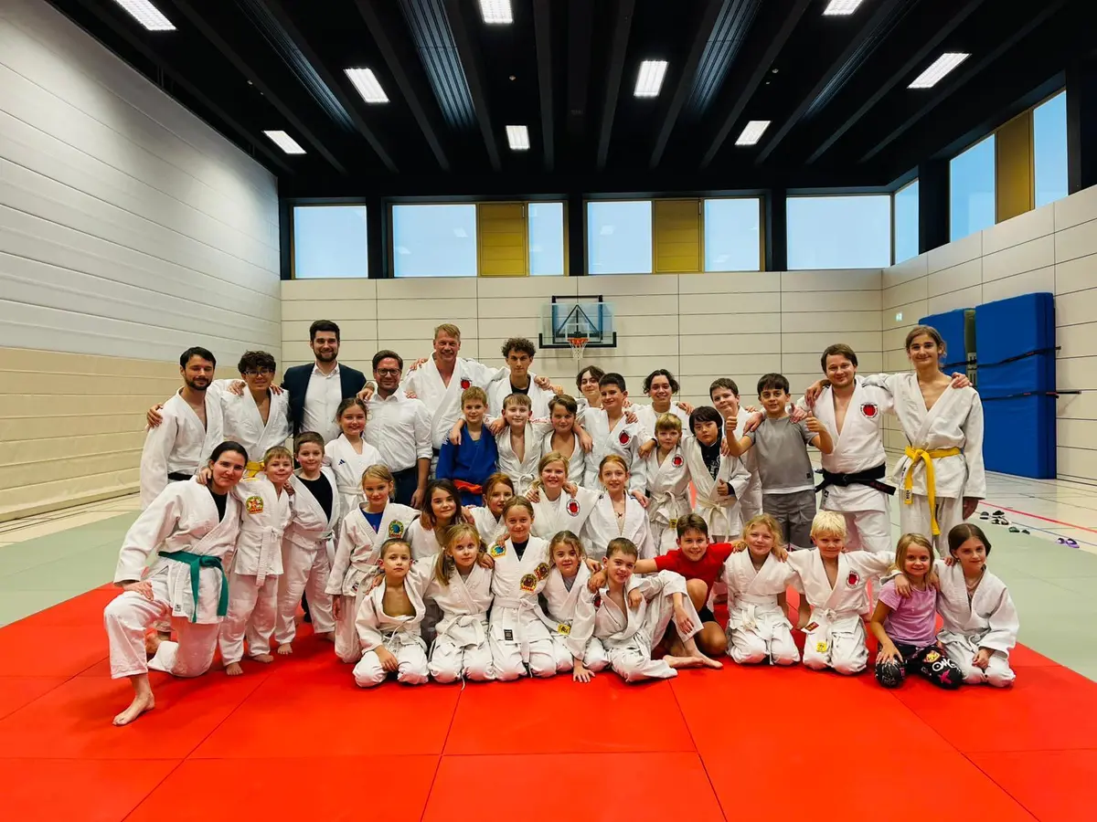 Fabian Gramling MdB zu Besuch im Kindertraining